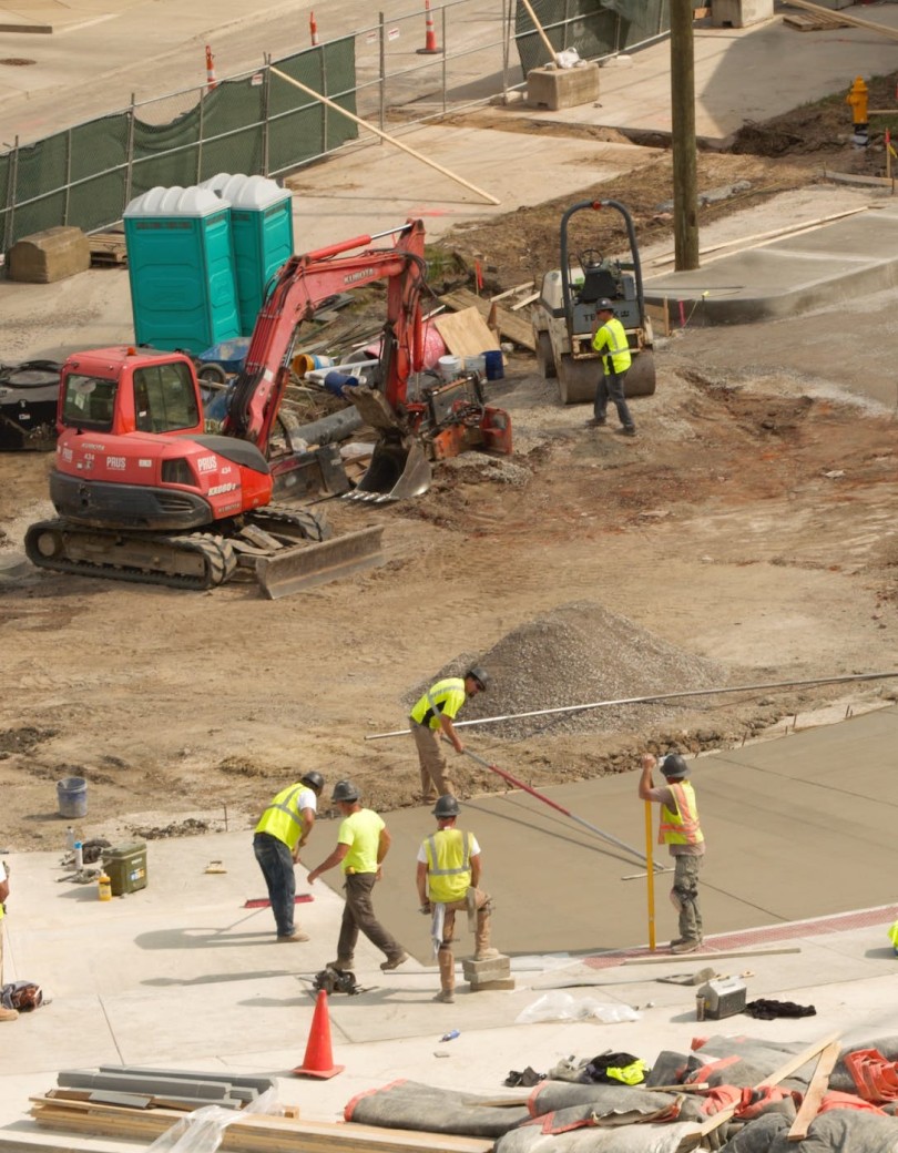 Équipe réalisant des travaux de voirie